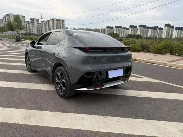 Lynk & Co Z20 — Фото автомобиля 8