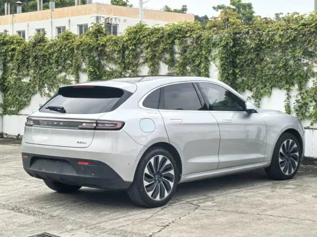 Aito M5 — Фото автомобиля 8