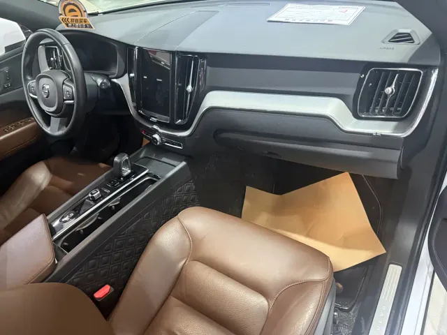 Volvo XC60 — Фото автомобиля 6