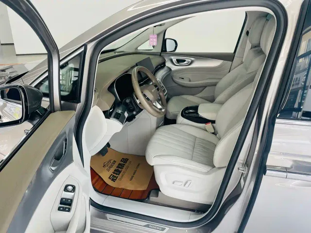 Roewe iMAX8 — Фото автомобиля 4