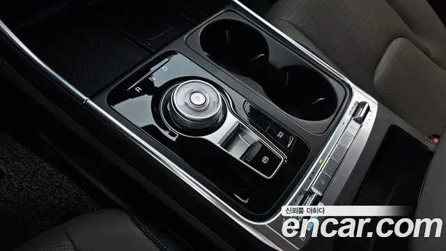 Kia Carnival Generation 4 — Фото автомобиля 9