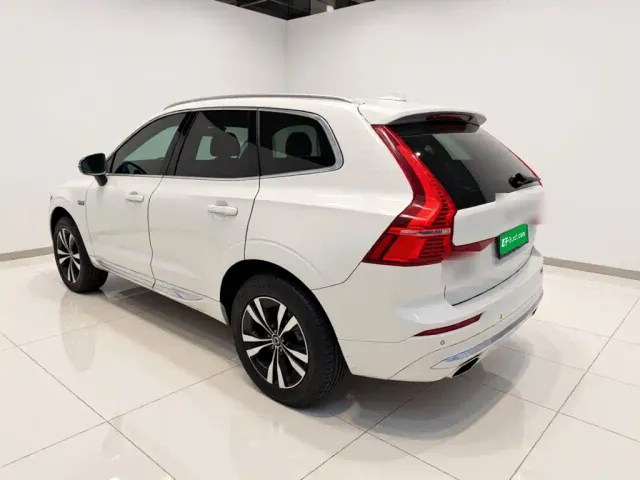 Volvo XC60 — Фото автомобиля 4