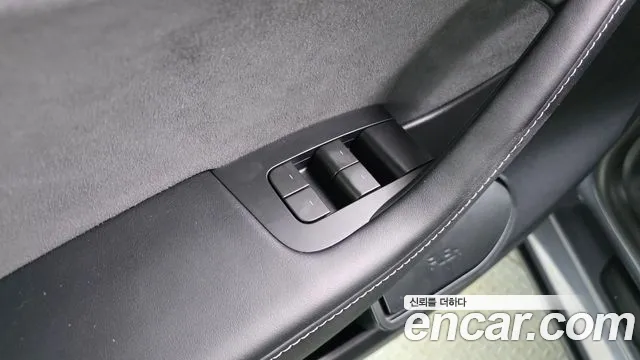Tesla Model Y — Фото автомобиля 18