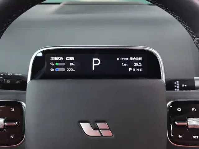 Li Auto L8 — Фото автомобиля 14