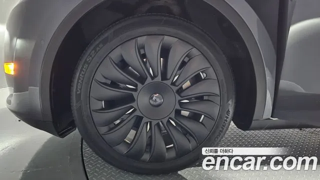 Tesla Model Y — Фото автомобиля 5