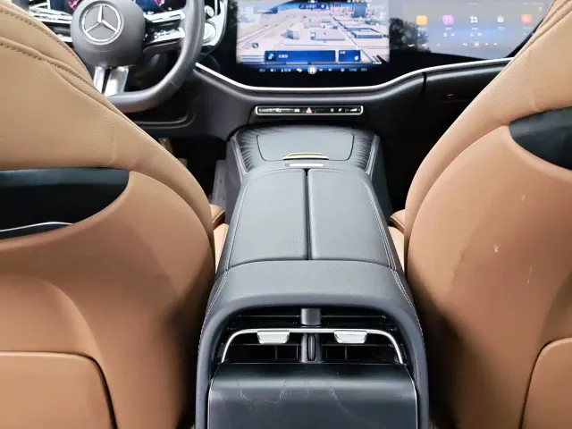 Mercedes-Benz E-Class — Фото автомобиля 19