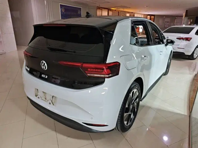 Volkswagen ID.3 — Фото автомобиля 6