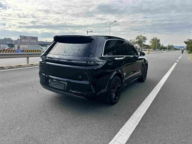 Li Auto L8 — Фото автомобиля 6