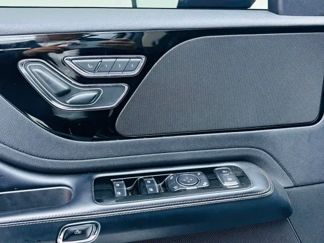Lincoln Aviator — Фото автомобиля 12