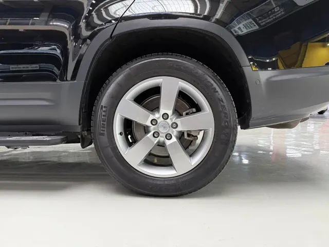 Land Rover Defender — Фото автомобиля 10