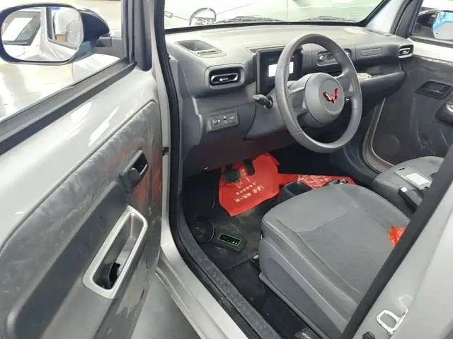 Wuling Motors Wuling Zhiguang NEV 2025 Standard Version — Фото автомобиля 15