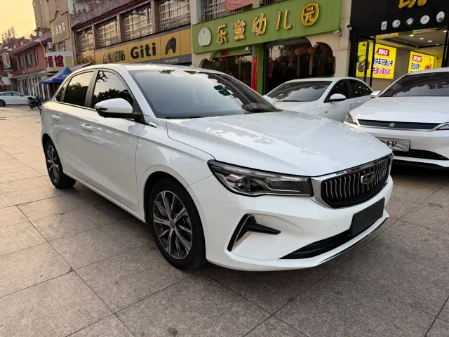 Geely Emgrand — Фото автомобиля 3