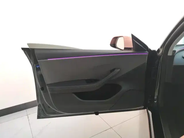 Tesla Model 3 — Фото автомобиля 7