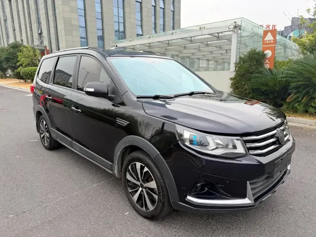 Dongfeng Fengxing Fengxing SX6 2022 1.6L Manual Comfort — Фото автомобиля 2