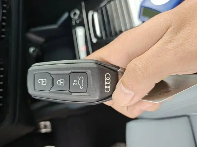 Audi Q6L e-tron — Фото автомобиля 8