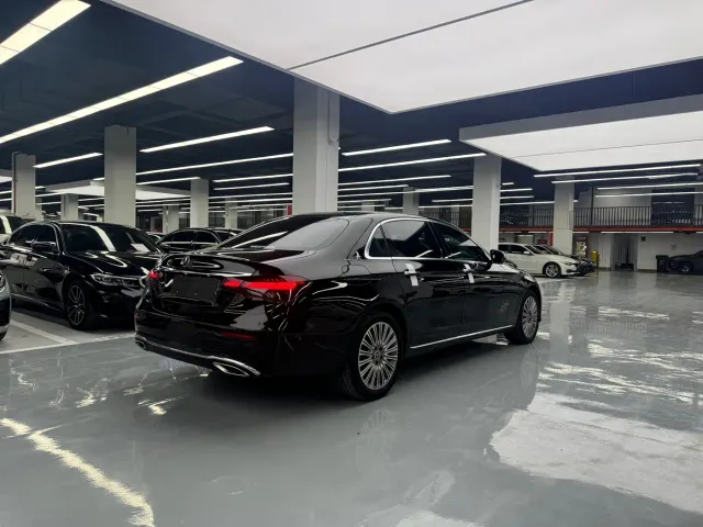 Mercedes-Benz E-Class — Фото автомобиля 15