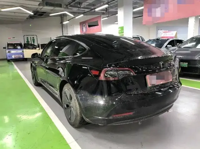 Tesla Model 3 — Фото автомобиля 6