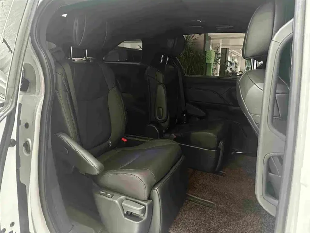 Toyota Sienna — Фото автомобиля 14