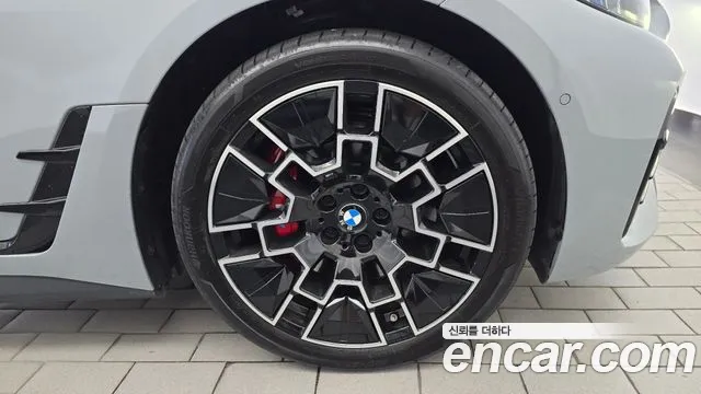 BMW i4 — Фото автомобиля 21