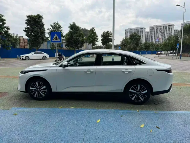 Changan Eado PHEV — Фото автомобиля 7