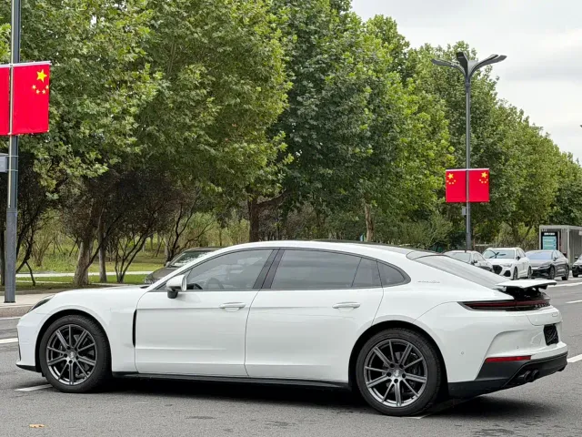 Porsche Panamera — Фото автомобиля 11