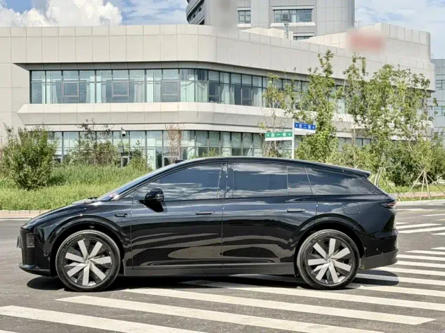 Li Auto i6 — Фото автомобиля 21