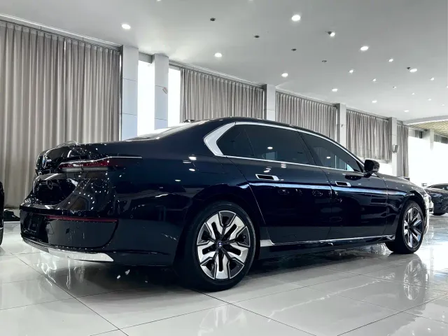 BMW 7 Series — Фото автомобиля 4