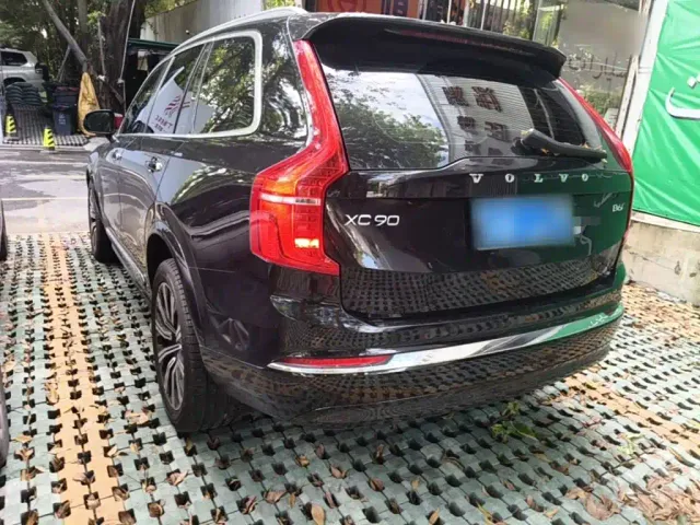 Volvo XC90 — Фото автомобиля 4