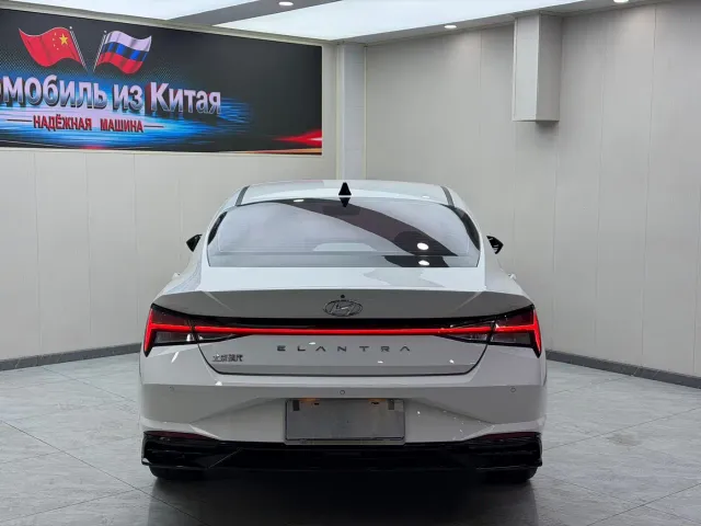Hyundai Elantra — Фото автомобиля 5