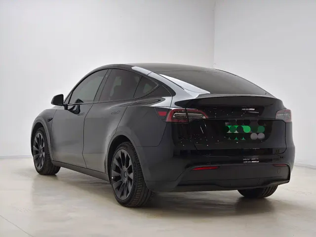 Tesla Model Y — Фото автомобиля 5