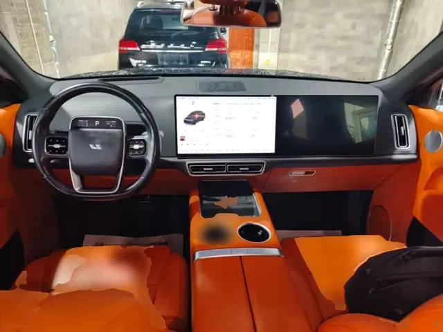 Li Auto L8 — Фото автомобиля 9