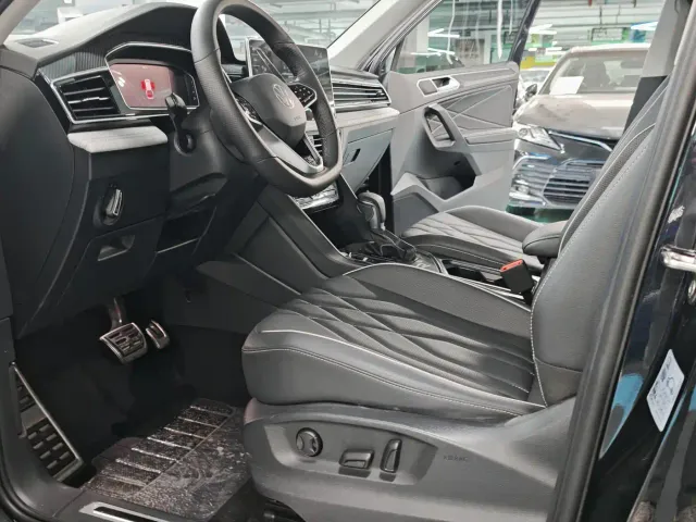Volkswagen Tiguan L — Фото автомобиля 11