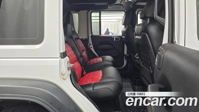 Jeep Wrangler JL — Фото автомобиля 11