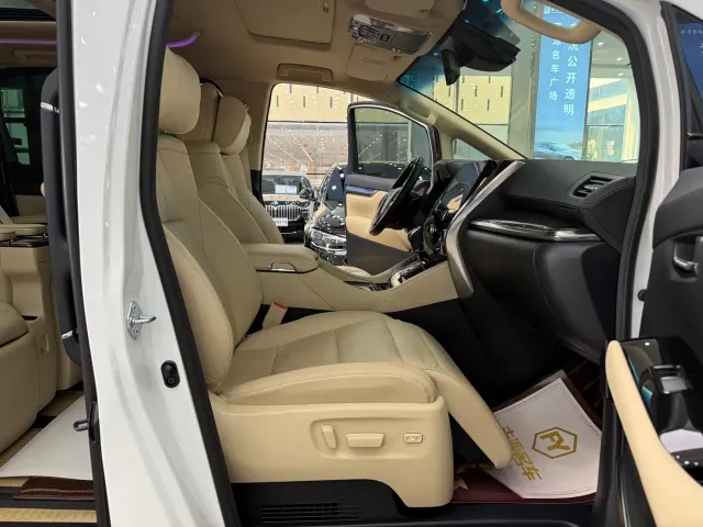Toyota Alphard — Фото автомобиля 7