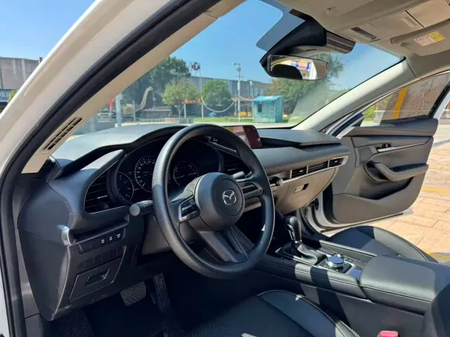 Mazda Axela — Фото автомобиля 11