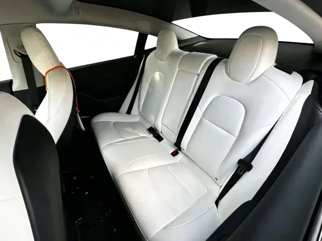 Tesla Model 3 — Фото автомобиля 4