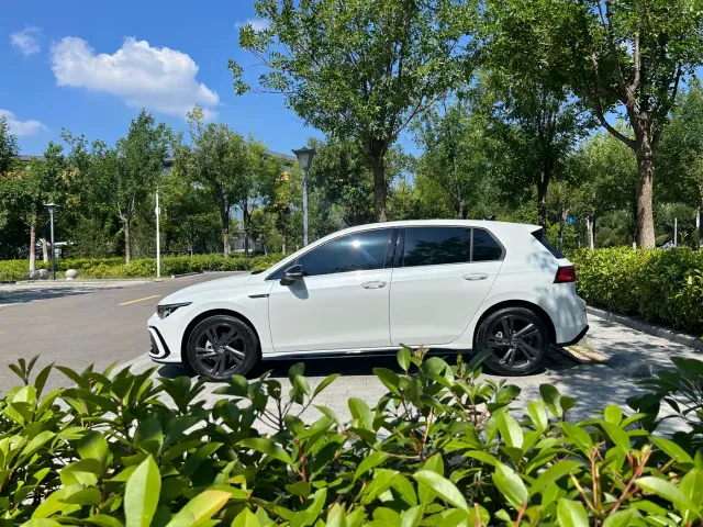Volkswagen Golf — Фото автомобиля 4