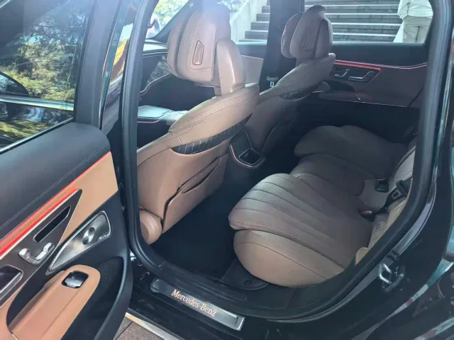 Mercedes-Benz E-Class — Фото автомобиля 4