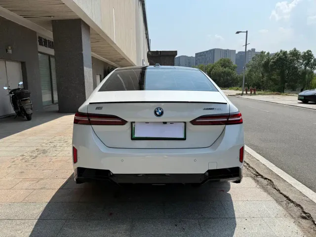 BMW i5 — Фото автомобиля 7