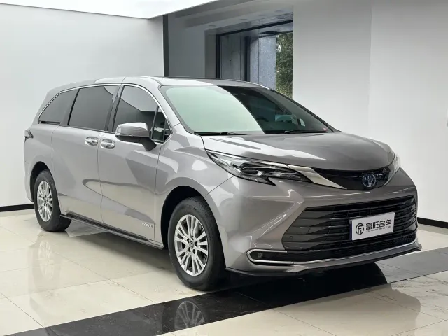 Toyota Sienna — Фото автомобиля 2