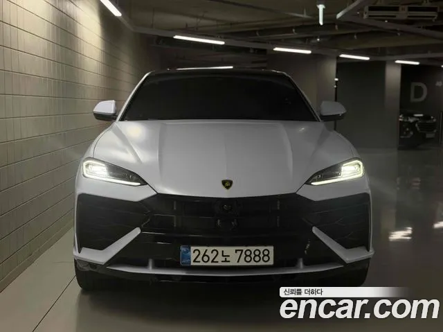 Фотография автомобиля — Lamborghini Urus