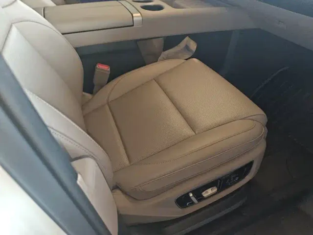 Li Auto MEGA — Фото автомобиля 24