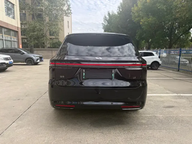 Li Auto L8 — Фото автомобиля 7