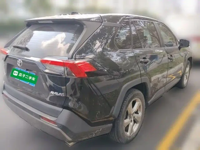 Toyota RAV4 — Фото автомобиля 6