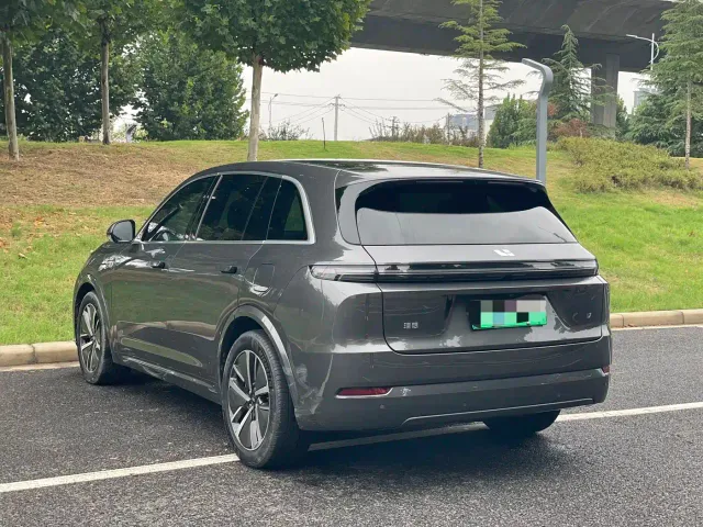 Li Auto L7 — Фото автомобиля 9