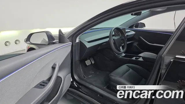 Tesla Model 3 — Фото автомобиля 15