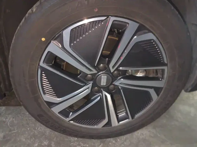 Geely Galaxy Starship 7 EM-i — Фото автомобиля 25