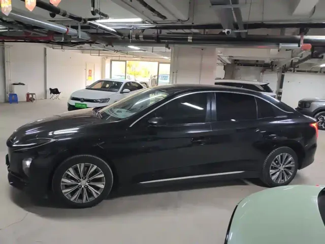 Hongqi E-QM5 — Фото автомобиля 4