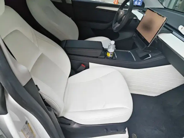 Tesla Model Y — Фото автомобиля 24