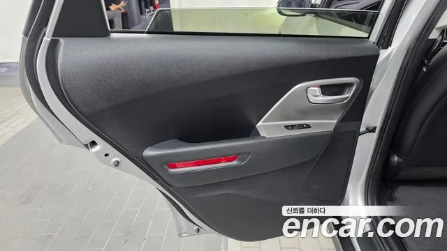 Kia Niro — Фото автомобиля 14
